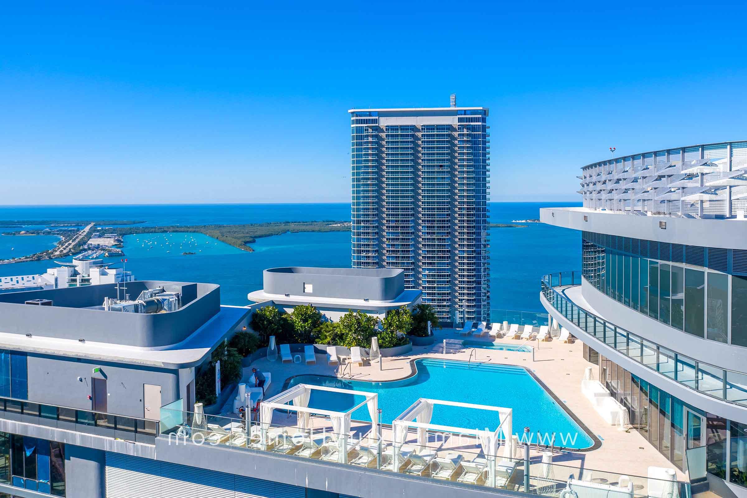 Aerial View of Brickell温泉温泉熨斗 Rooftop Pool