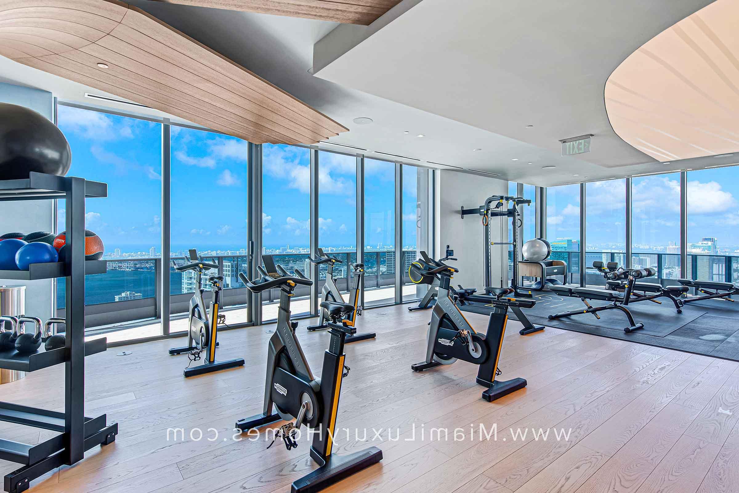 Brickell温泉温泉熨斗 Fitness Center