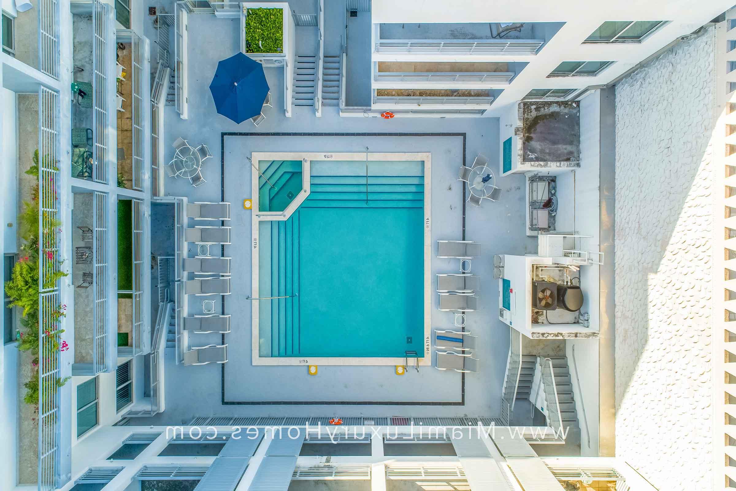 Lofts at Mayfair Pool